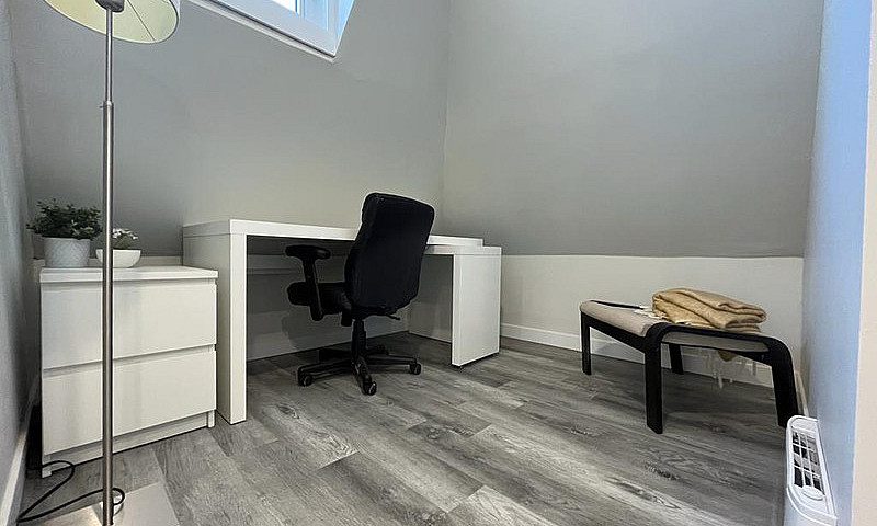 Fully Furnished 1 Be...