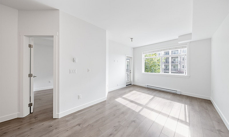 1 Bedroom 1 Den 2 Wa...