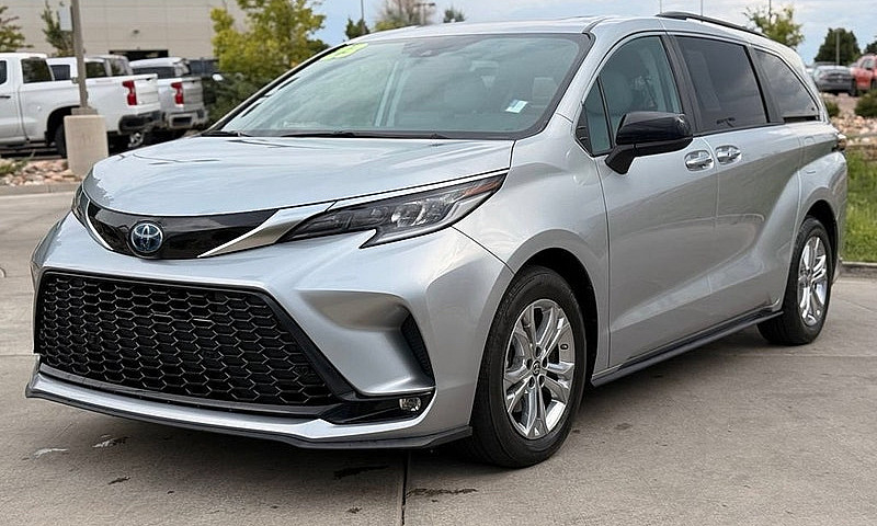 2023 Toyota Sienna X...