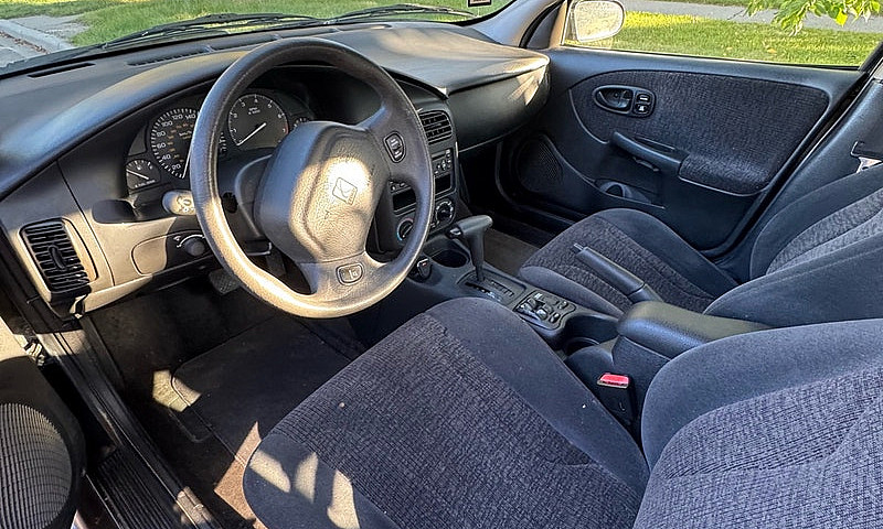 2000 Saturn Sedan - ...