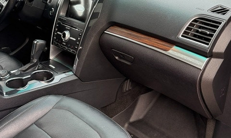 2017 Ford Explorer L...