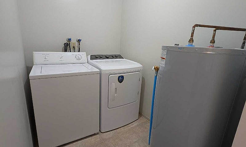 2 Bed, 1.5 Bath Subl...