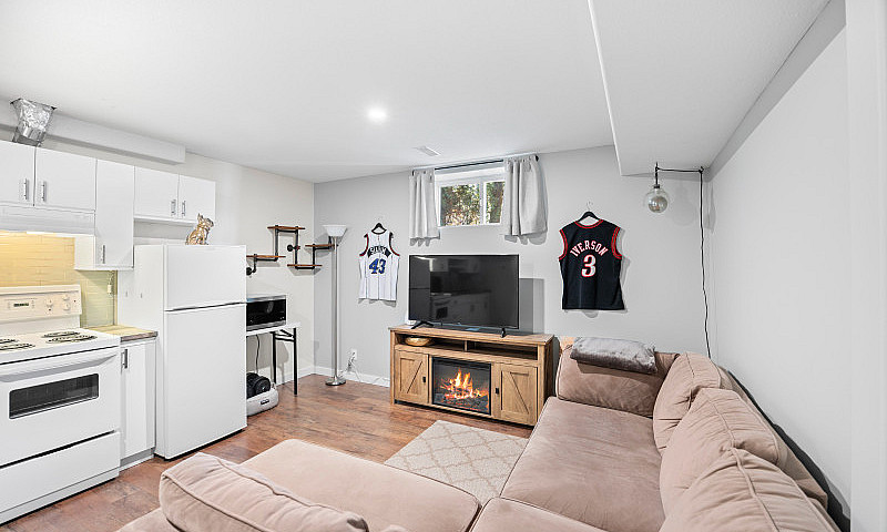 1368 Sunshine Court,...