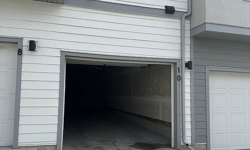 New Townhouse, 2-Bed...