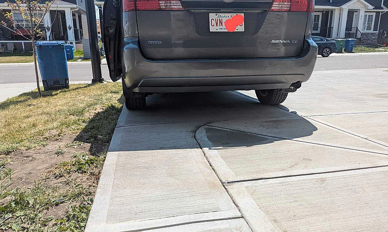 2005 Toyota Sienna...