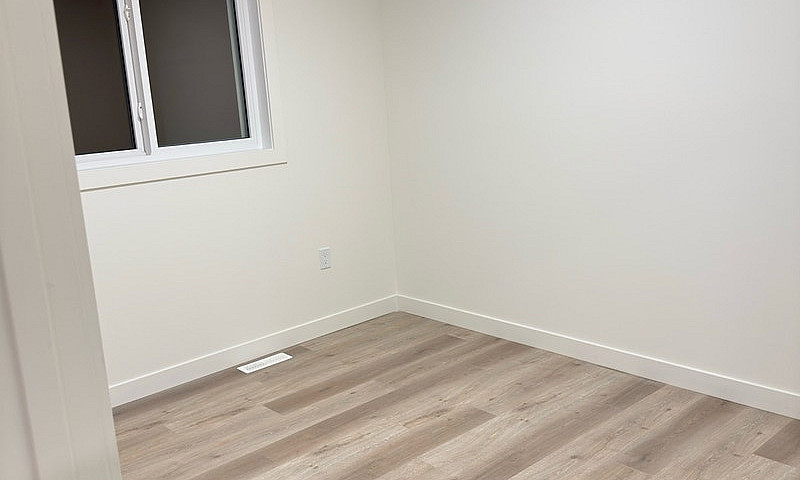 Private 1-Bedroom Su...