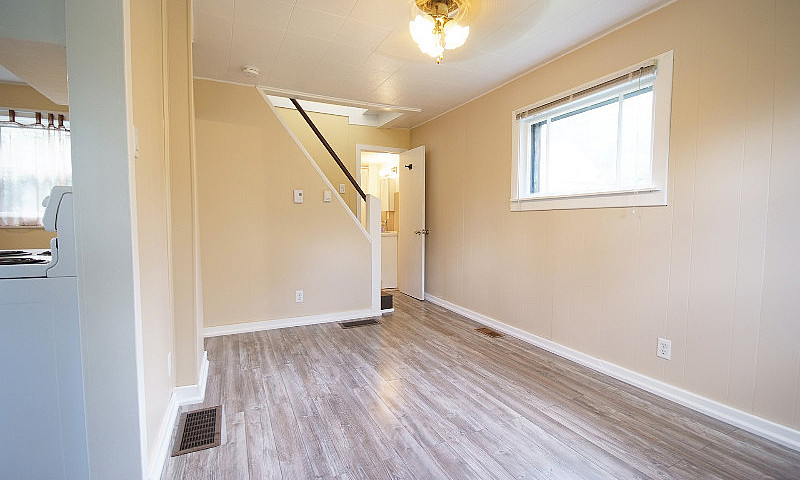 2 Bedroom House To R...