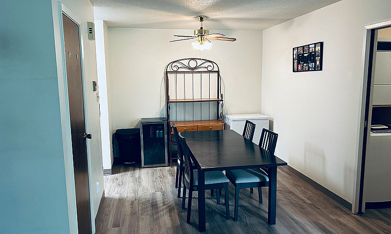 $1270 Sublet Availab...