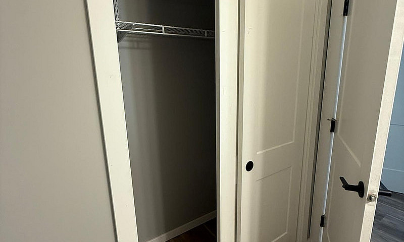 Basement Suite For R...