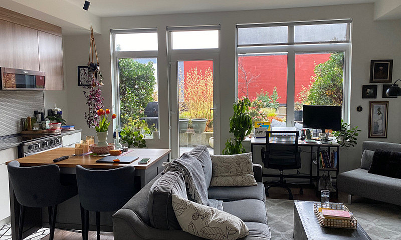 Bright 1 Br Condo - ...
