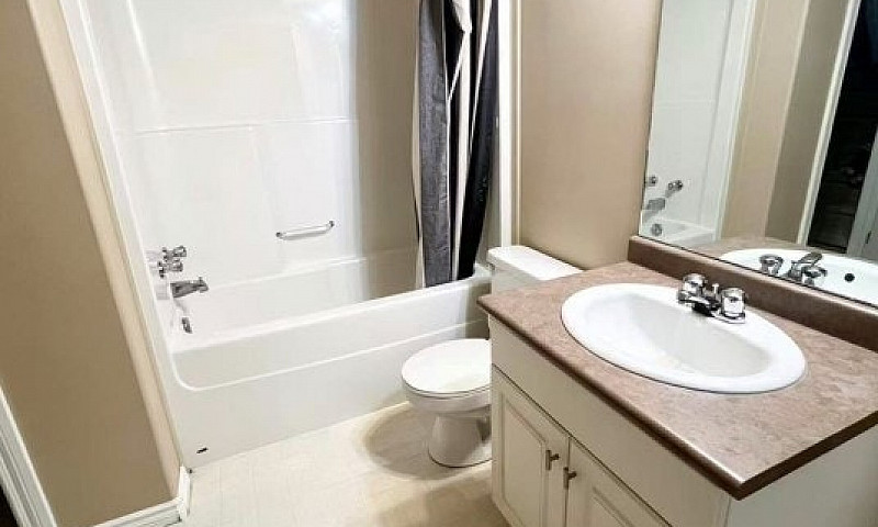 Townhouse For Rent E...