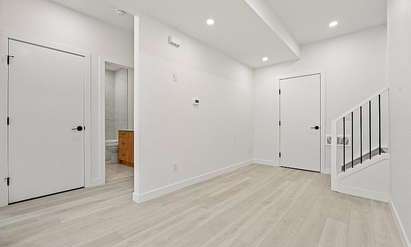 Never Lived In 2-Bed...