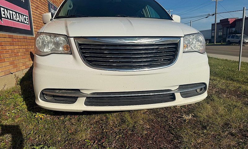 2015 Chrysler Town &...