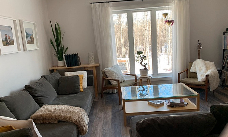 Acreage Home For Ren...