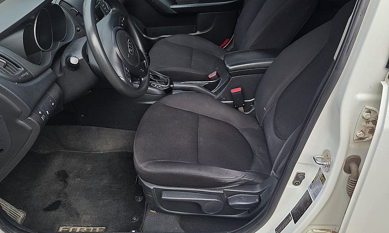 2012 Kia Forte5...