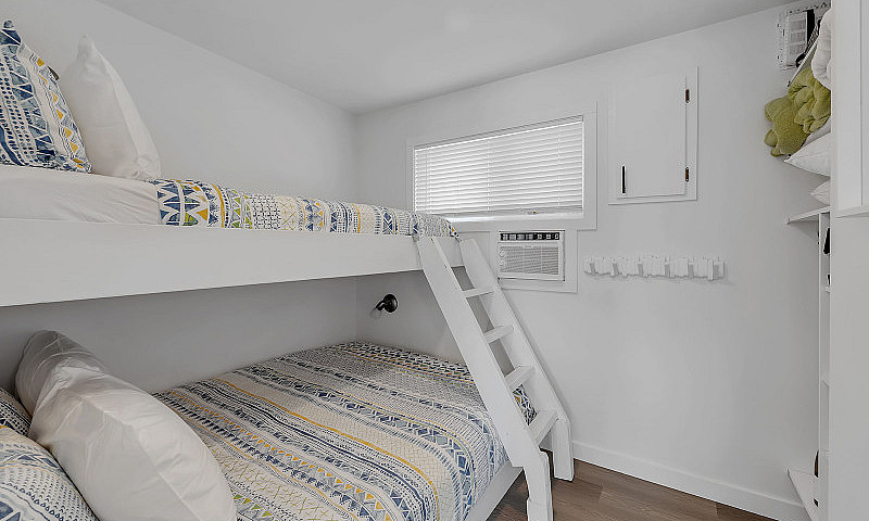 12-3050 Seclusion Ba...