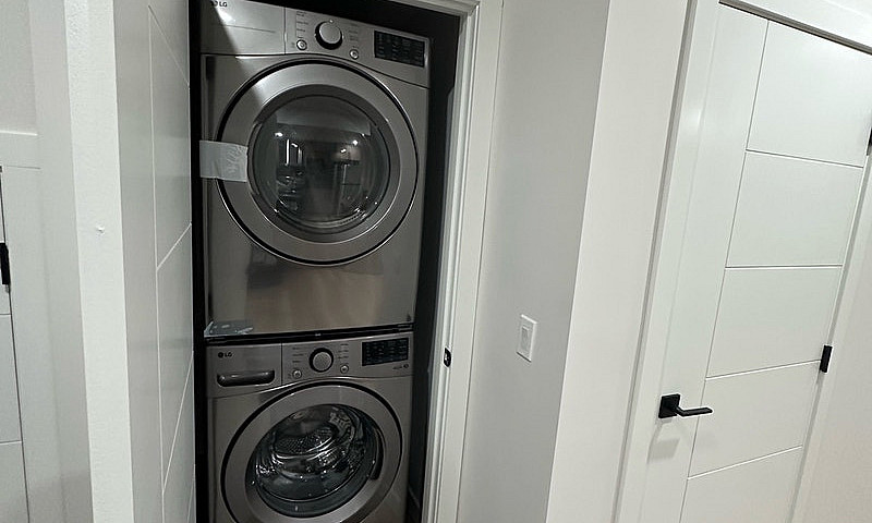 Modern 2 Bedroom Apa...