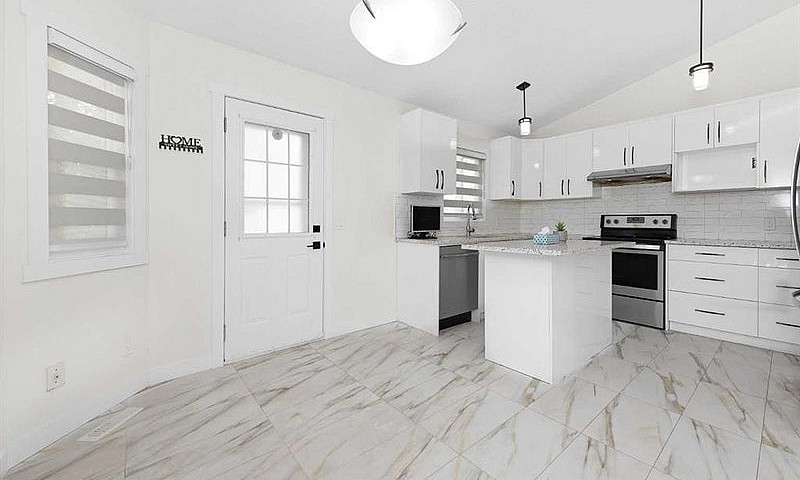 Spacious 4-Bedroom, ...
