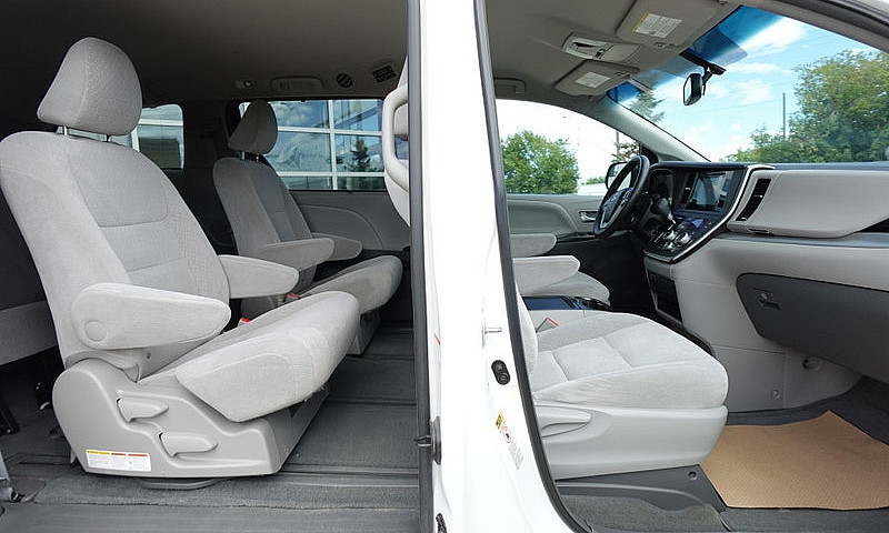 2016 Toyota Sienna L...