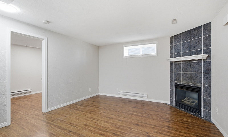1 Bedroom Basement S...