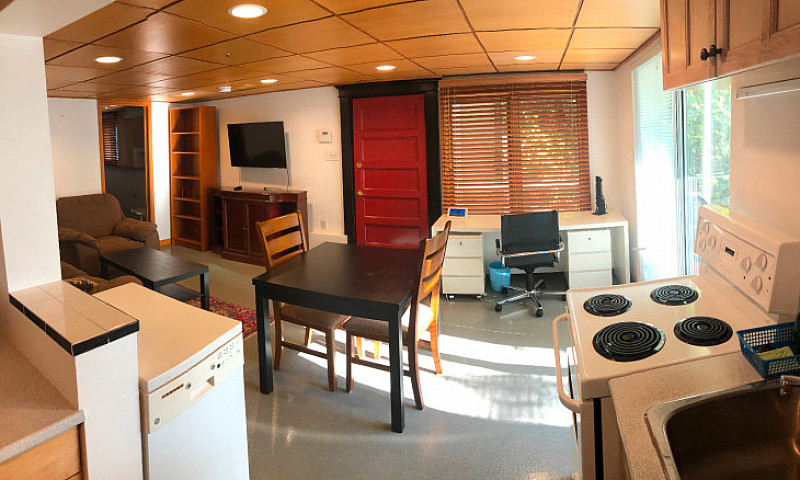 Cozy Furnished 1 Bed...