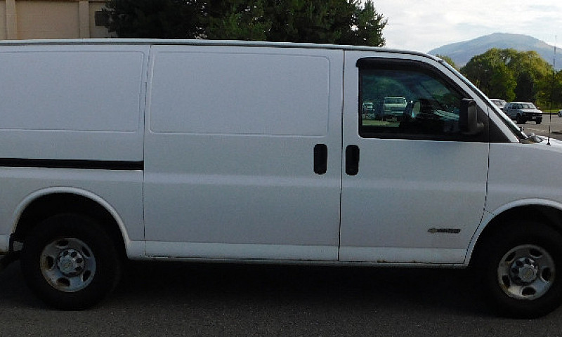 2005 Chevy Express 2...