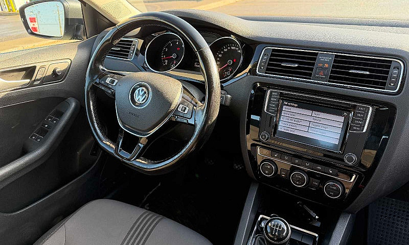 2017 Volkswagen Jett...