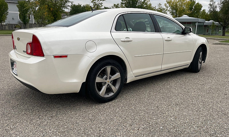 2011 Chevy Malibu Lt...