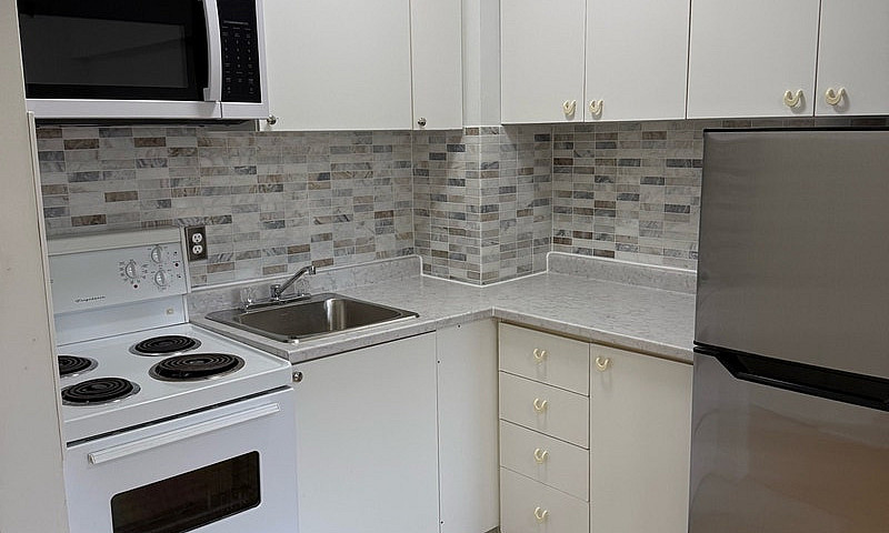 1 &1/2 Studio Apartm...