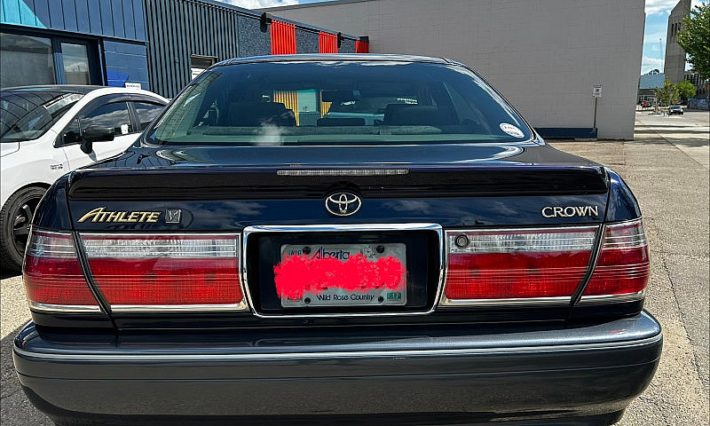 2000 Toyota Crown At...