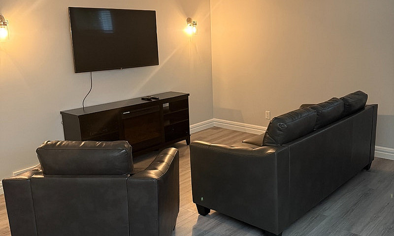 Basement Suite For R...