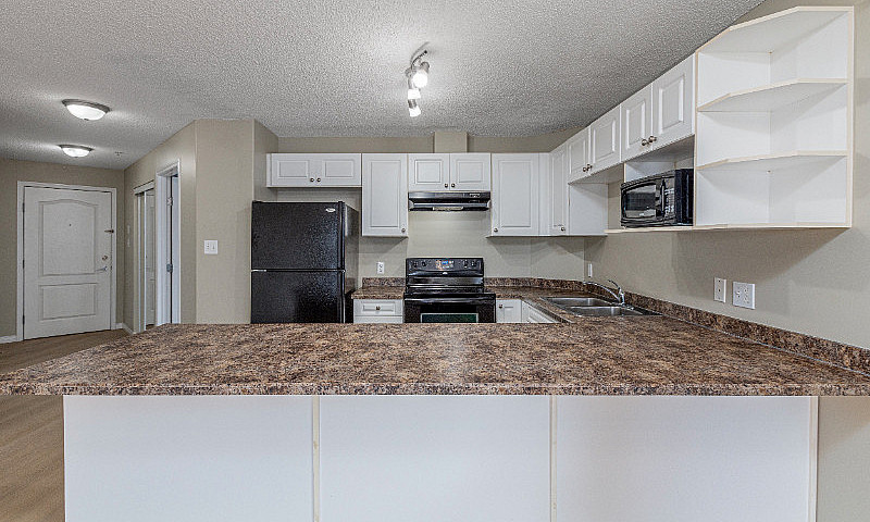 Just Listed - 5204 7...