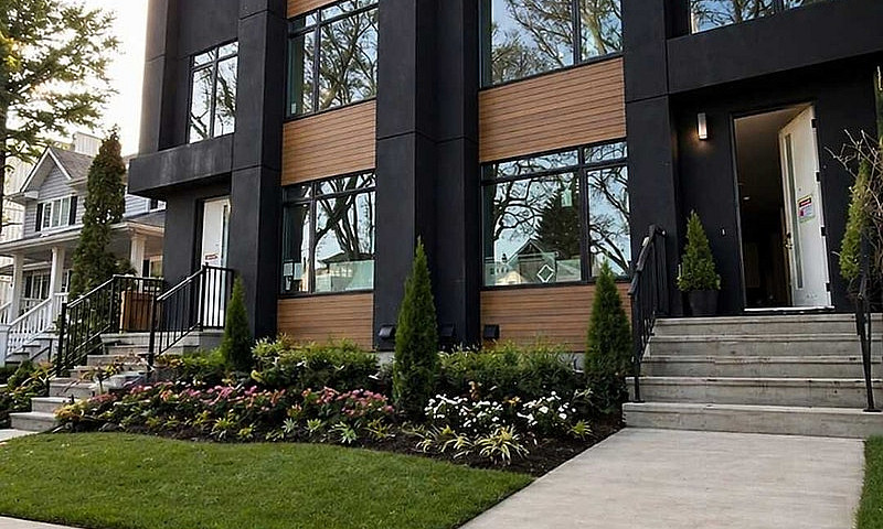 Modern 5-Bedroom Hom...