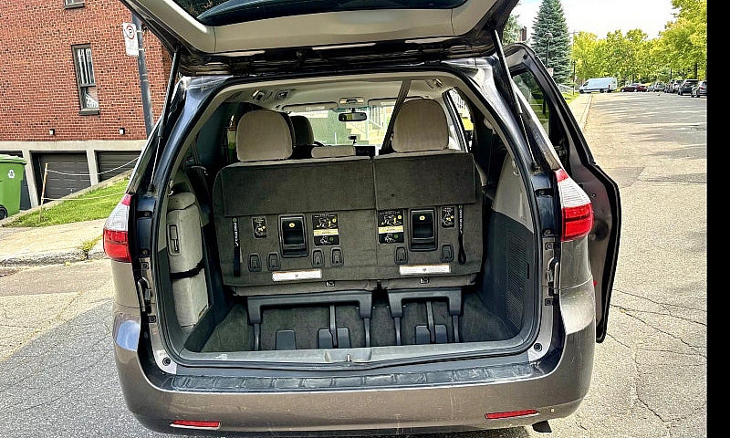 Toyota Sienna ...