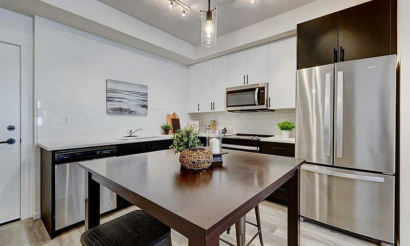 2 Bedroom + Den Apar...