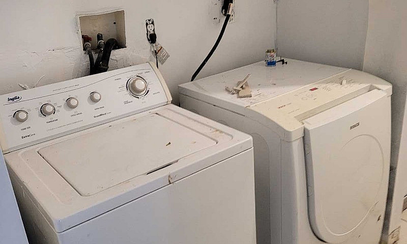 3 Br Mainfloor In Ca...