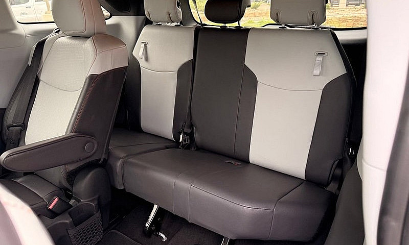 2023 Toyota Sienna X...