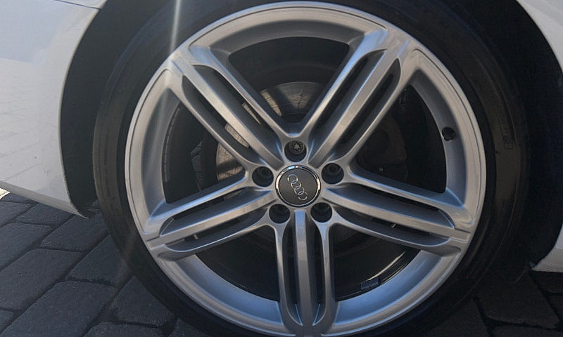 Audi A4 (S Line Comp...
