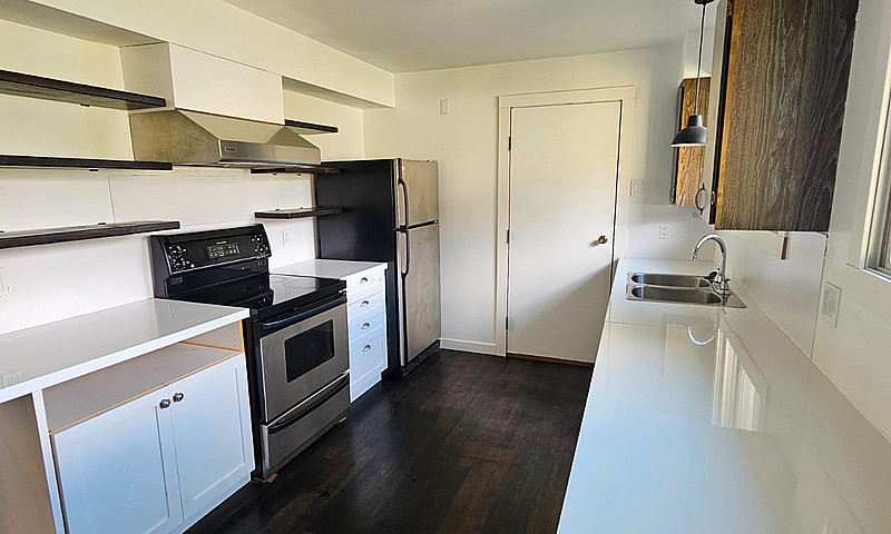 Lillooet House For R...