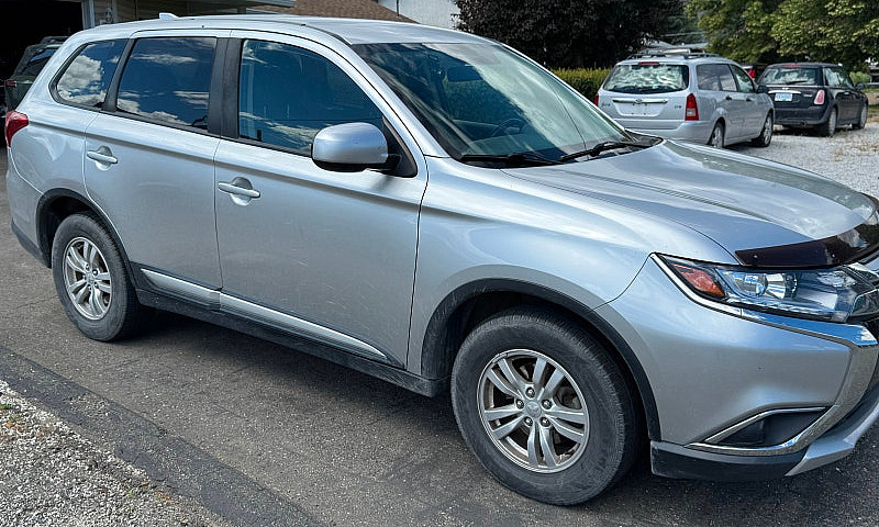 2018 Mitsubishi Outl...