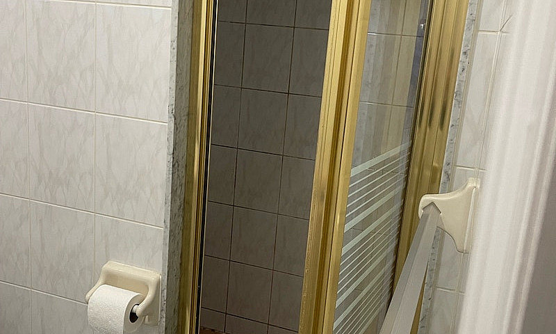 Small Room For Rent ...