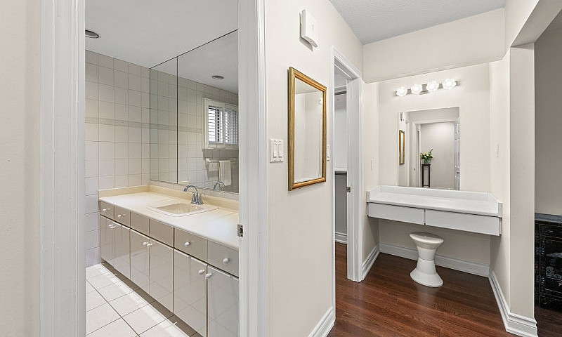 4+1 Bed, 4 Bath Deta...