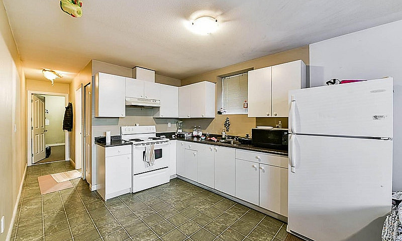 2 Bedroom Basement S...