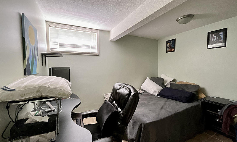 2 Bed Basement With ...