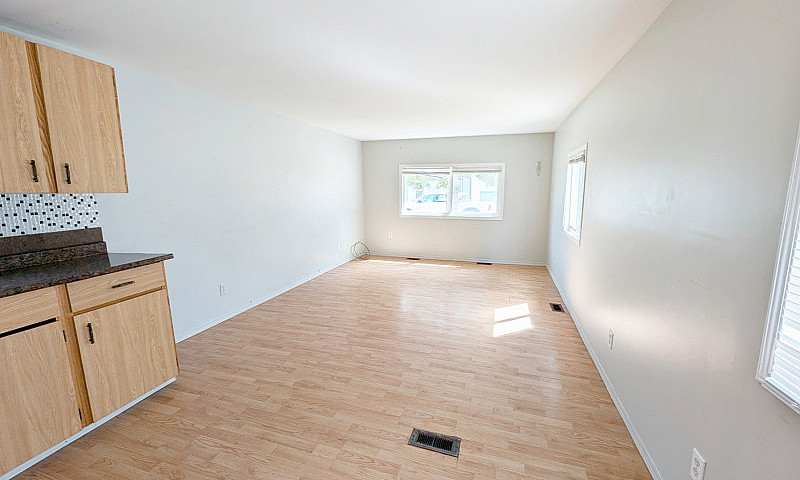 Bright 3-Bedroom Wit...