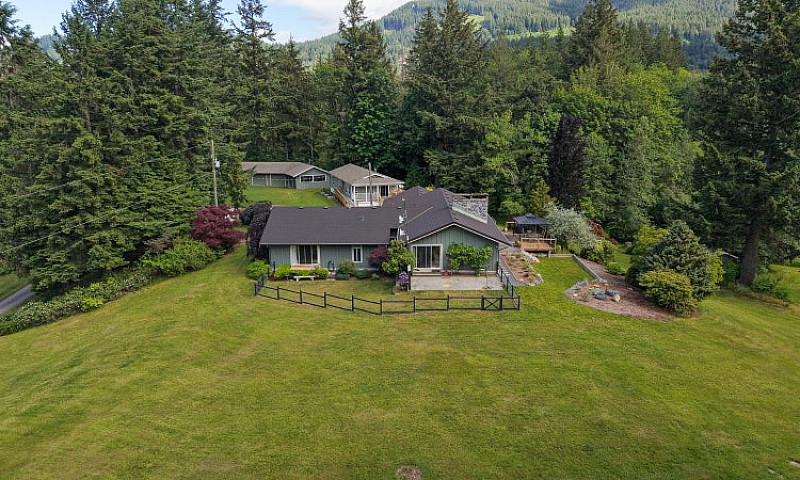 10.53 Acre Multi-Hom...