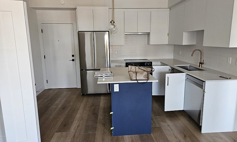 Almost New 2 Bed 2 B...