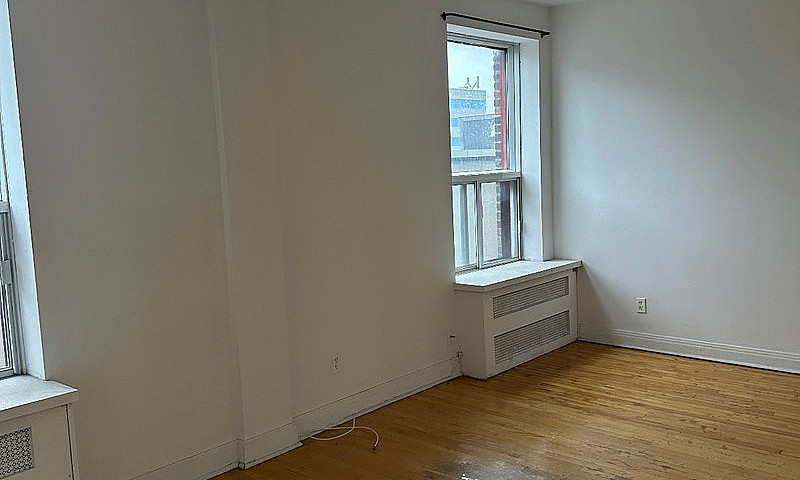 Spacious 1 1/2, 4 1/...