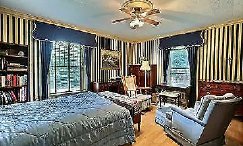 House For Sale - 910...
