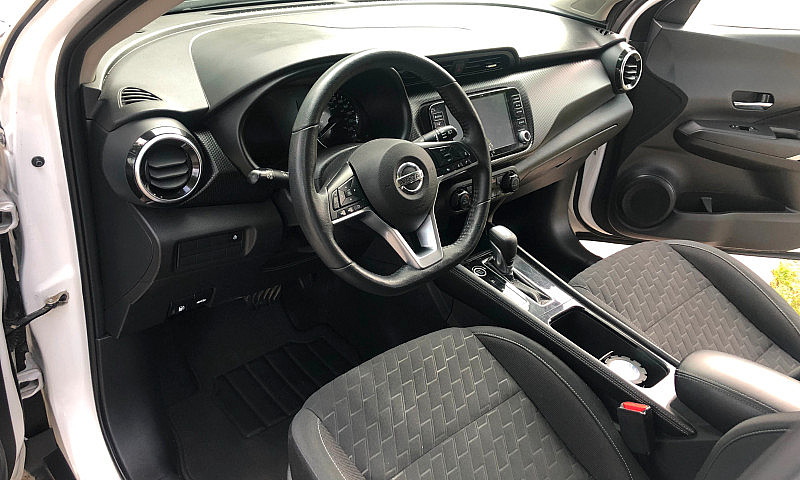 2021 Nissan Kicks Sv...